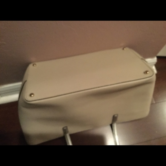 Kate Spade bag, used a few times - Picture 5 of 7